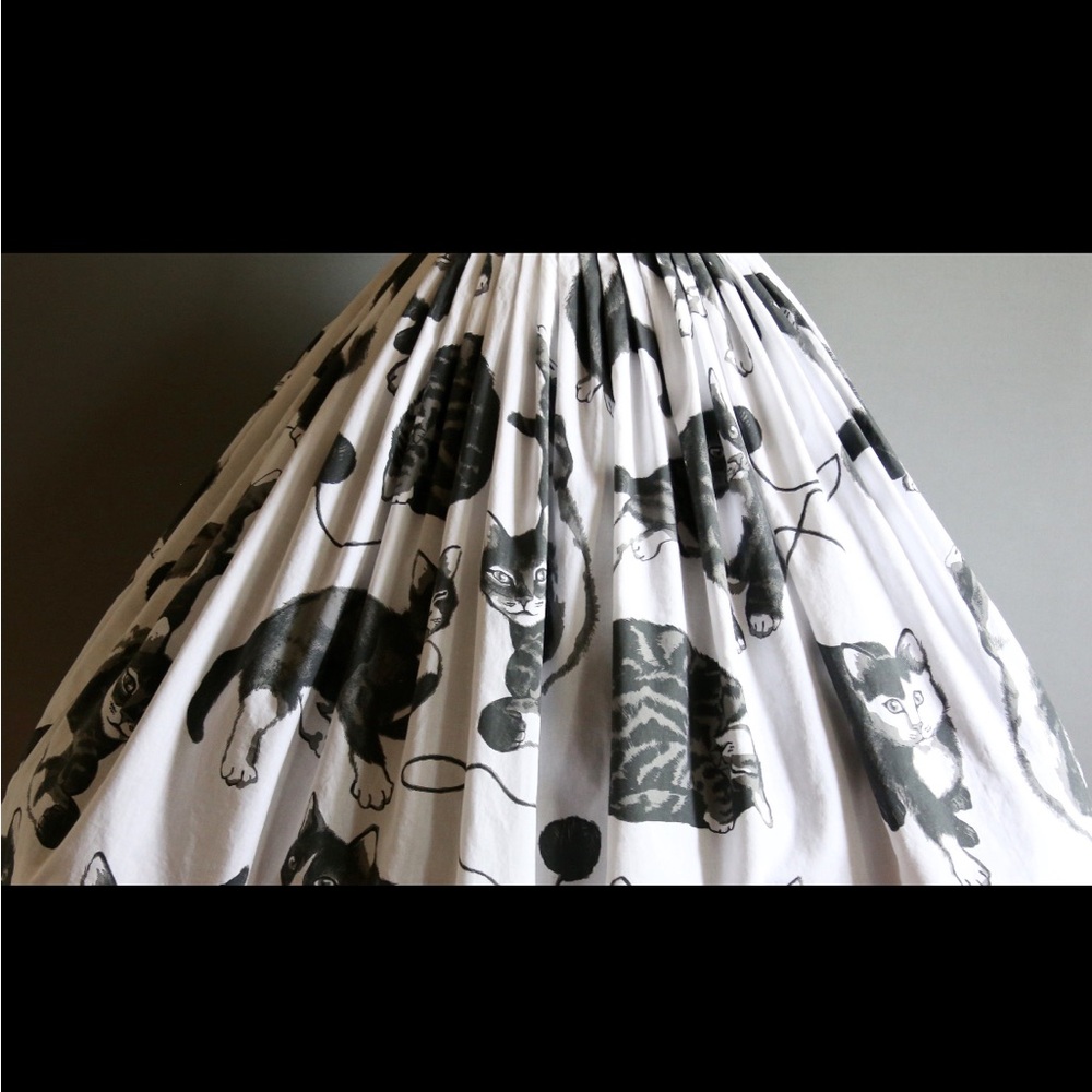 One of a kind 1950s style novelty cat print dress with full skirt - Picture 6 of 7